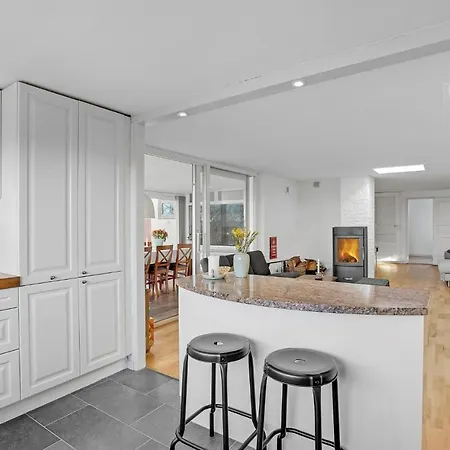 4 Bedroom Lovely In Ferienhaus Væggerløse
