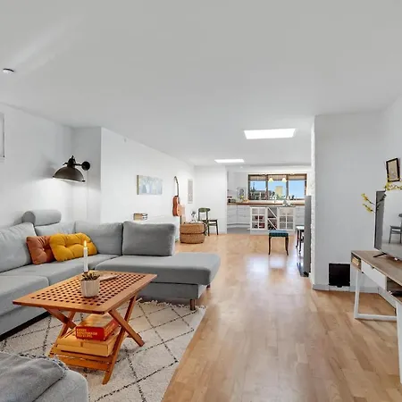 Semesterbostad 4 Bedroom Lovely In *