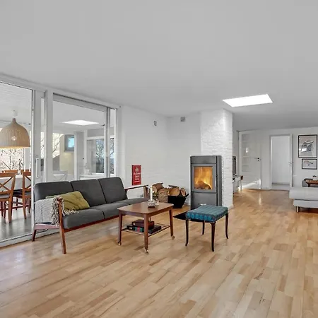 بيت للعطل 4 Bedroom Lovely In