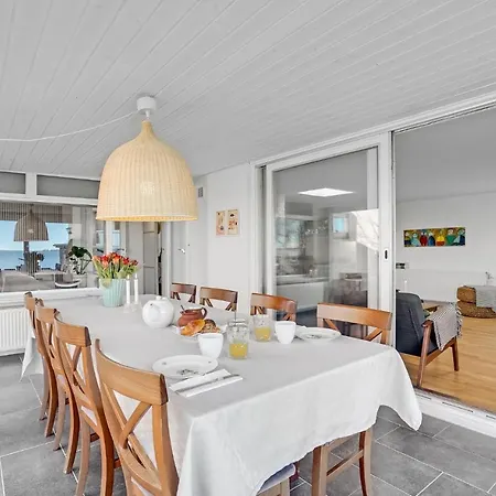 Holiday home Front In With House Sea View