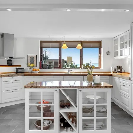 4 Bedroom Lovely In * Væggerløse