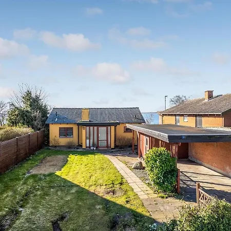 Semesterbostad 4 Bedroom Lovely In