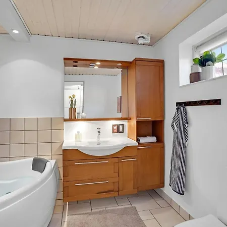 Ferienhaus 4 Bedroom Lovely In Væggerløse