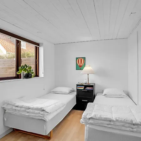 4 Bedroom Lovely In Semesterbostad