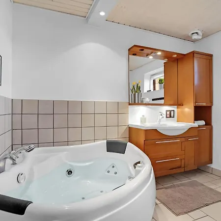 4 Bedroom Lovely In Væggerløse