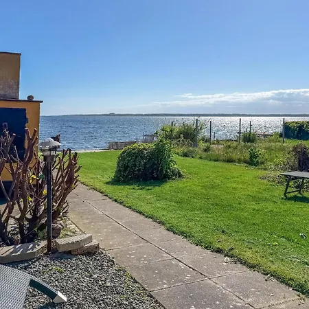 Semesterbostad 4 Bedroom Lovely In
